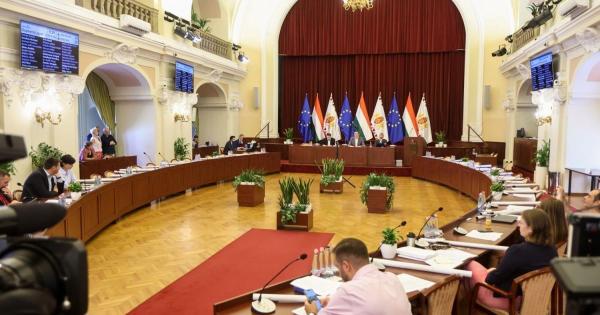 Patthelyzet alakult ki, mivel a Tisza Párt és a Fidesz is bojkottálta a Fővárosi Közgyűlés ülését.