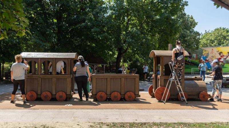 Amikor a színek életre kelnek: MVM-es nők Pakson energikus lendülete.