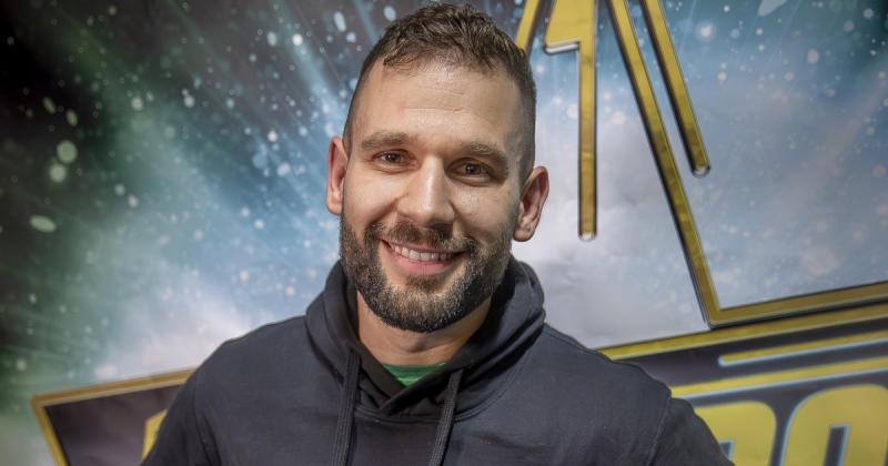 Rácz Jenő új luxuslakása mostantól elkészült, és a sztárséf különleges ízlésével rendezte be. Fedezd fel a lélegzetelállító otthont a legújabb fotókon!