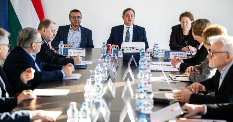 Hogyan képzelhető el jelentős minimálbér-emelés, ha a vállalatok jelentős része nem hajlandó emelni a munkavállalói béreket?