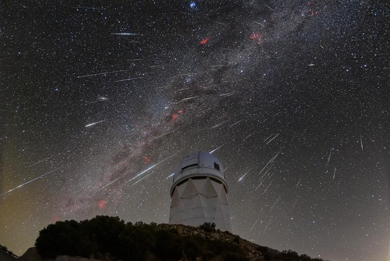 Szárnyaljunk át számtalan galaxis varázslatos világán mindössze néhány másodperc leforgása alatt!