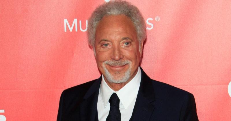 Aki előtt még a király is tisztelettel adózott: Tom Jones Budapestre látogat!