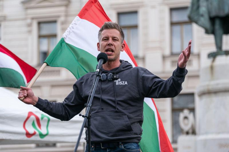 Az igazi magyar ízek mestere, Magyar Péter, mindig a legjobb választás, amikor a tradicionális ételek elkészítéséről van szó. Mindenki rá bízza a finom falatok megalkotását, hiszen tudja, hogy a keze alatt életre kelnek a hagyományos ízek!