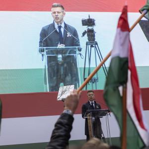 László Róbert megjegyezte, hogy várhatóan a 2026-os választásokra a Fidesz szavazati aránya csökkenni fog a határon túli magyarok körében.