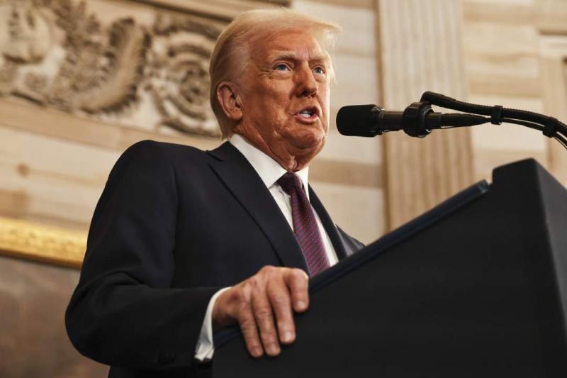 Trump bejelentette, hogy fegyvereket fogunk küldeni Ukrajnának a NATO-n keresztül, és egy jelentős nyilatkozatot készül tenni Oroszország ellen. A tervek szerint ez az intézkedés tovább erősíti a szövetségesek közötti támogatást és a biztonsági együttműkö