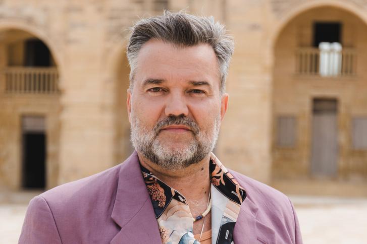 Hevér Gábor izgalmas debütálásra készül az RTL csatornán, ráadásul már nyilvánosságra kerültek a Pandora reality műsorának sztárvendégei is.
