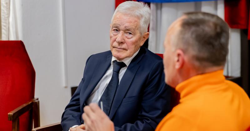 Mezey György egykori játékosai mély megdöbbenéssel fogadták a mester halálának hírét, amely mintha villámcsapásként sújtott volna le rájuk. Az emlékek és az együtt eltöltött pillanatok felidézése közben szívükben fájdalom és űr keletkezett, hiszen egy iga