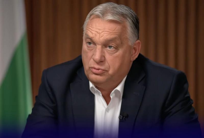 Orbán Viktor kifejtette, hogy míg korábban azt hallhattuk, miszerint az oroszok már a spájzban tartózkodnak, mára elmondható, hogy az ukránok már az okostelefonunk képernyőjén is ott vannak.